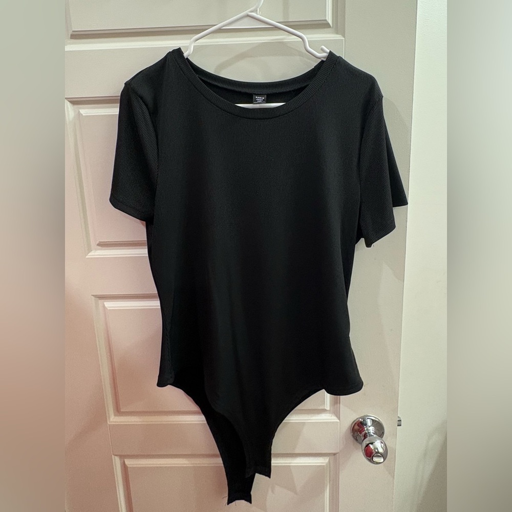 SHEIN Black Short Sleeve Bodysuit